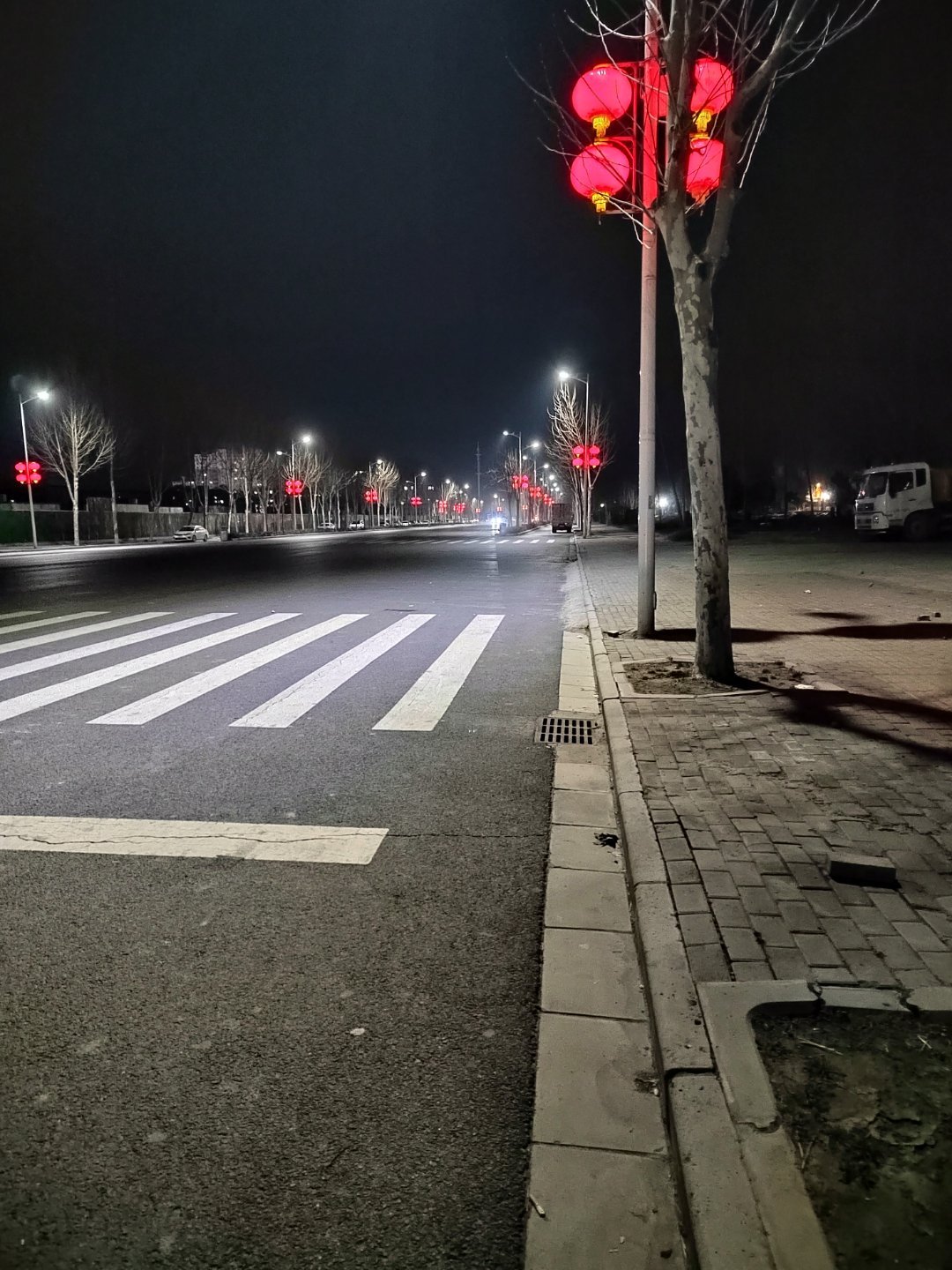 卡着点去上班临出门却找不到电车钥匙翻箱倒柜了一通无果突然想起来昨天晚上和小孩哥一