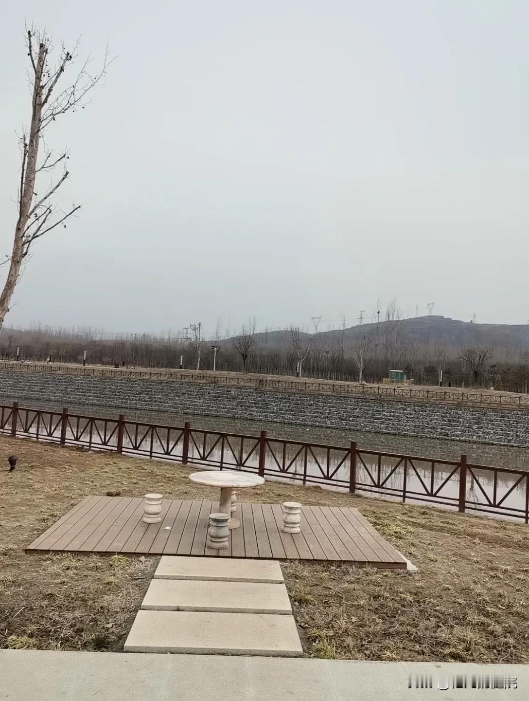 很多时候，在外界的干扰中，人会自我陷入困境，需要不断的依靠爱好支撑和强大内心，才