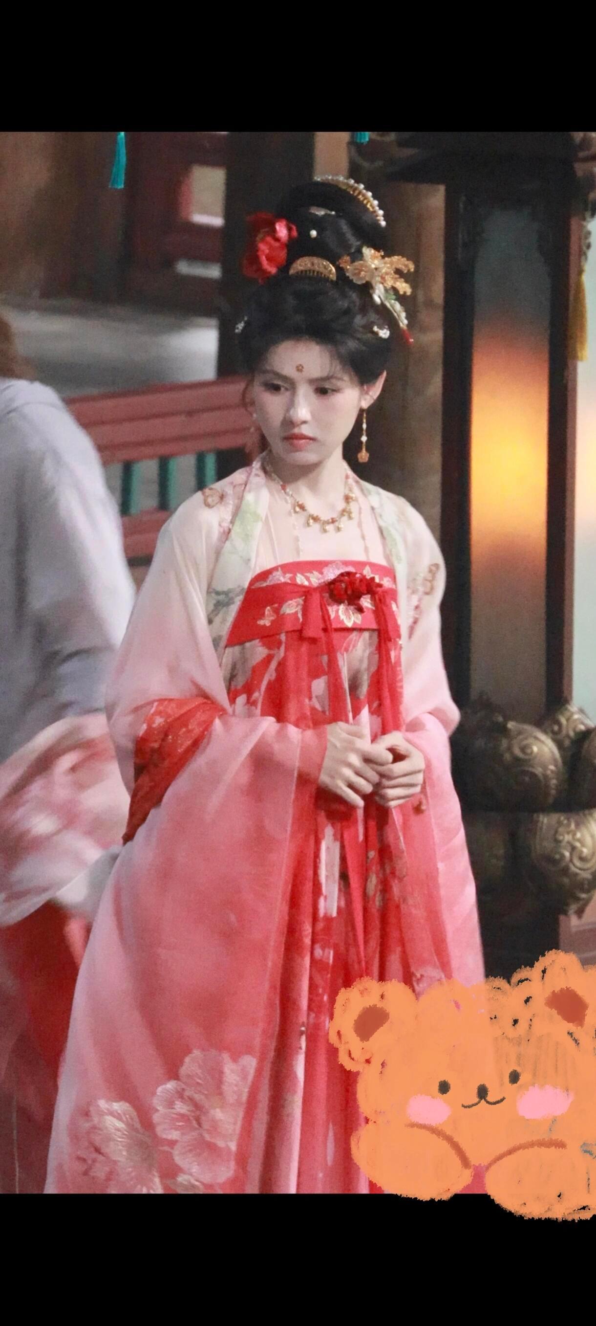 攻玉鹤男目前的几套女装 