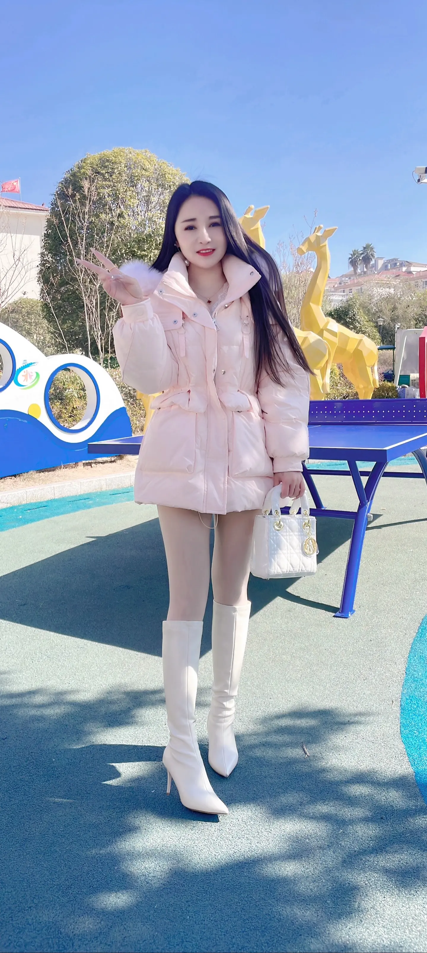 其实我不物质，但我也不喜欢铁公鸡，我是那个你会花一两千给我买件衣服，我...