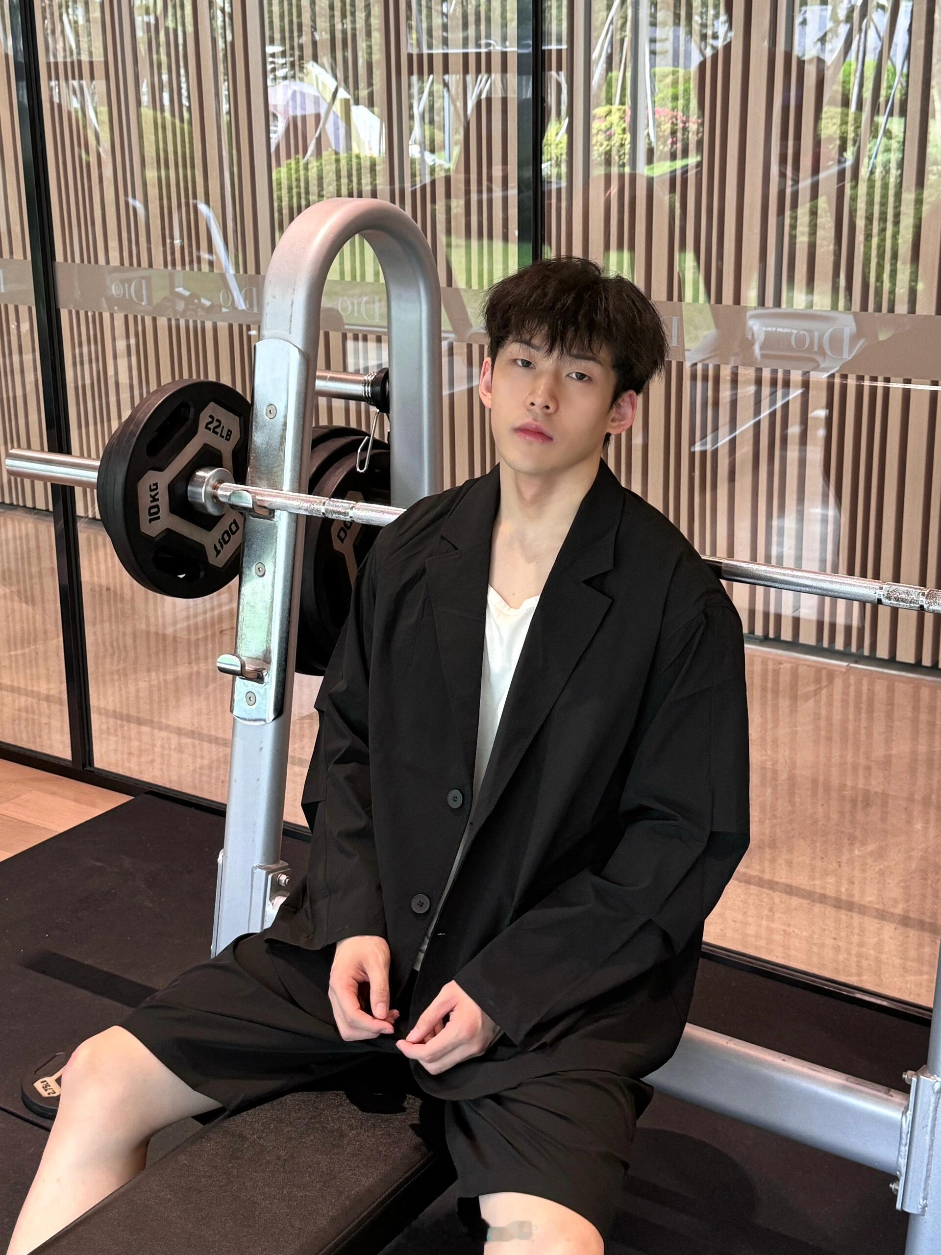 正装健身什么感觉。传送门丨梅瑞特 ​​​