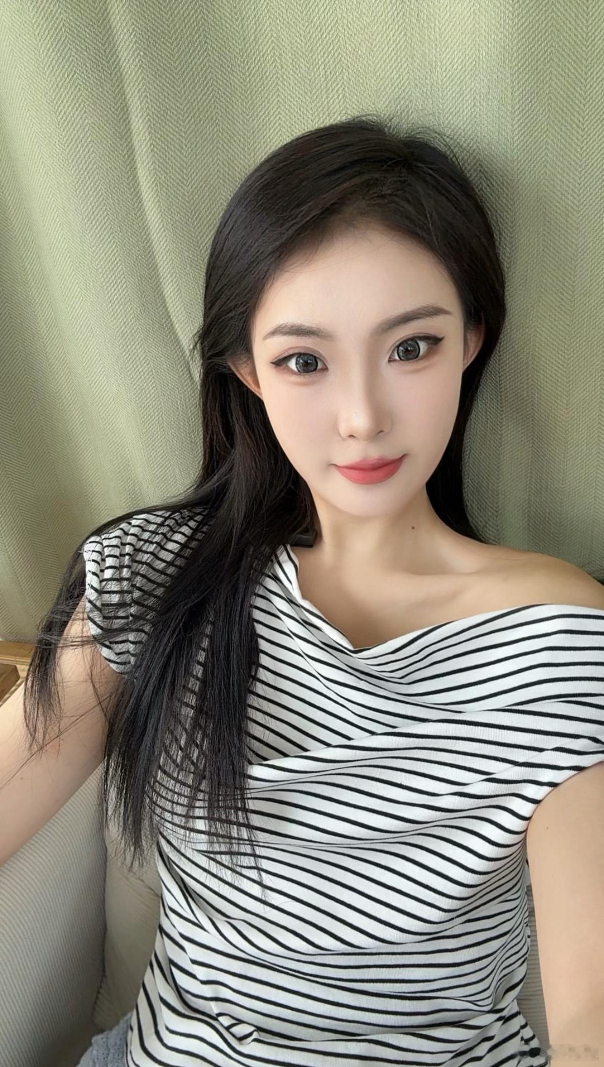 【崩溃】被蚊子咬一口，我直接社死！😭现在的蚊子都是打了鸡血吗？一口下去直接肿成