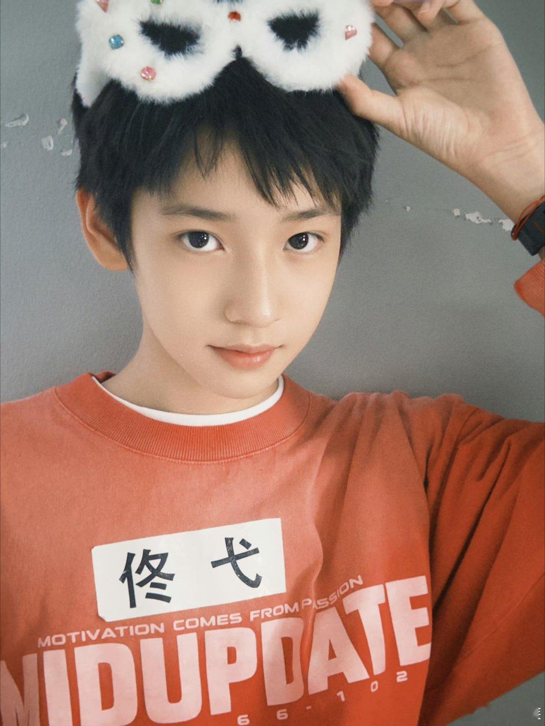 生辰喜乐！祝TF五代佟弋生日快乐🎂新一岁自在成长，在练习室持续蓄力，奔赴属于自