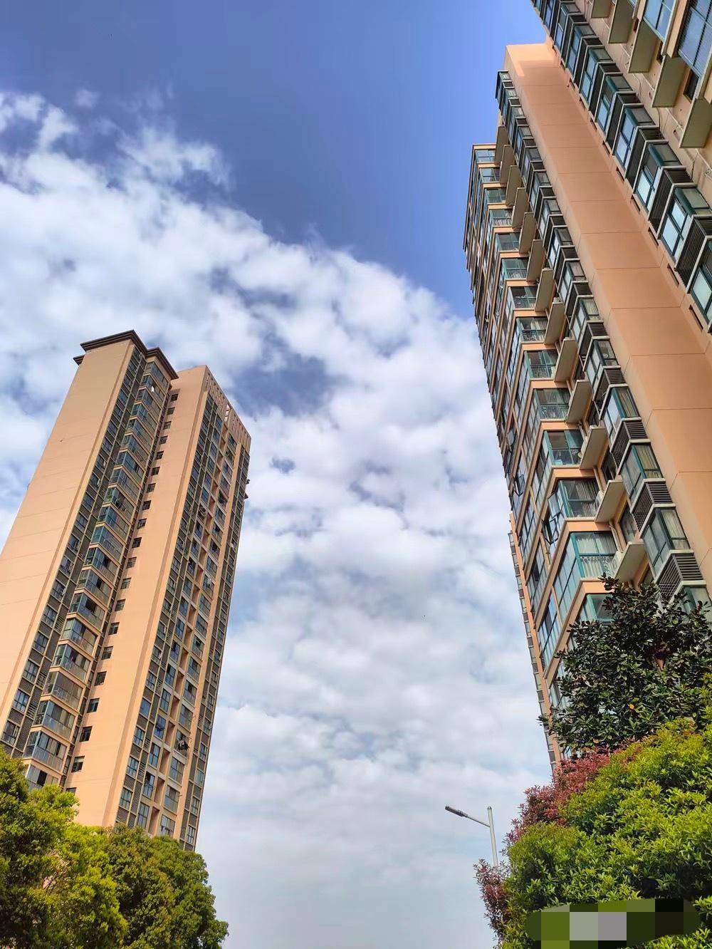 有位男方父亲在网上炫耀，说儿子结婚没花家里一分钱，全靠自己优秀！
​白得一个城里