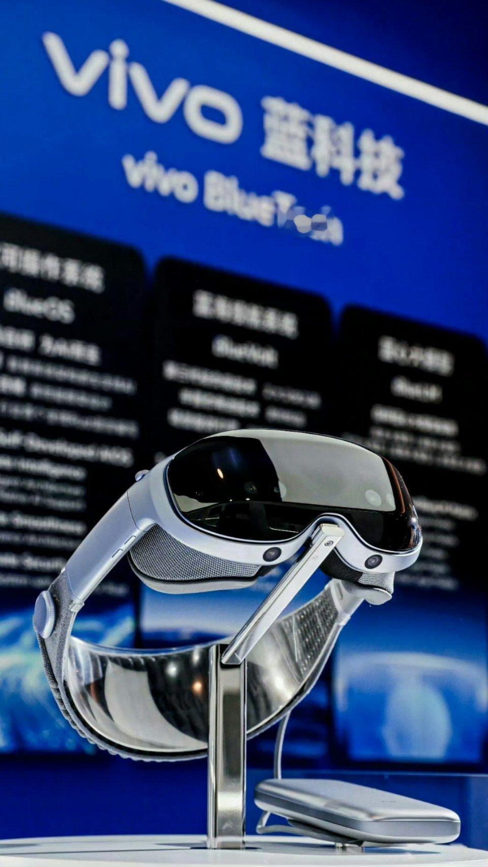 vivoVision要来了阿果的Vision Pro初代因3499美元高价、内容