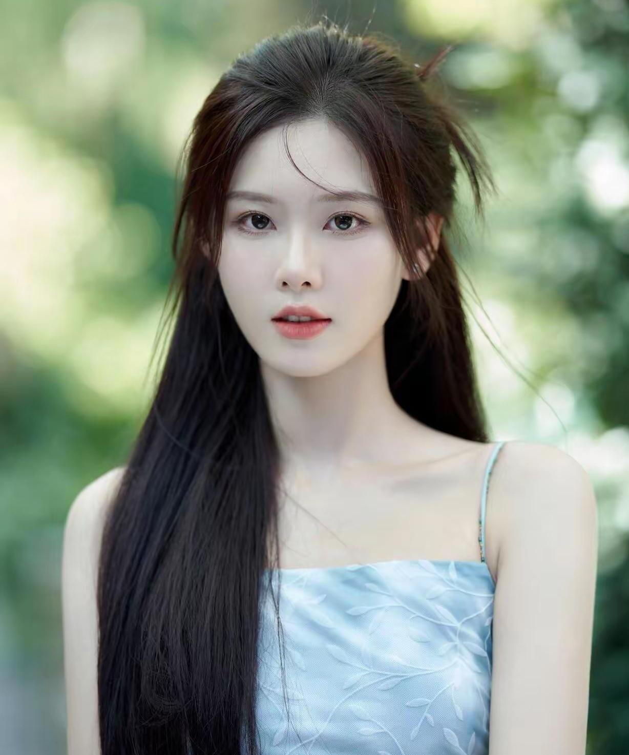 成功的意义应该是发挥自己的长处，尽自己努力后，所感到的是无愧于心的快乐，而不是虚