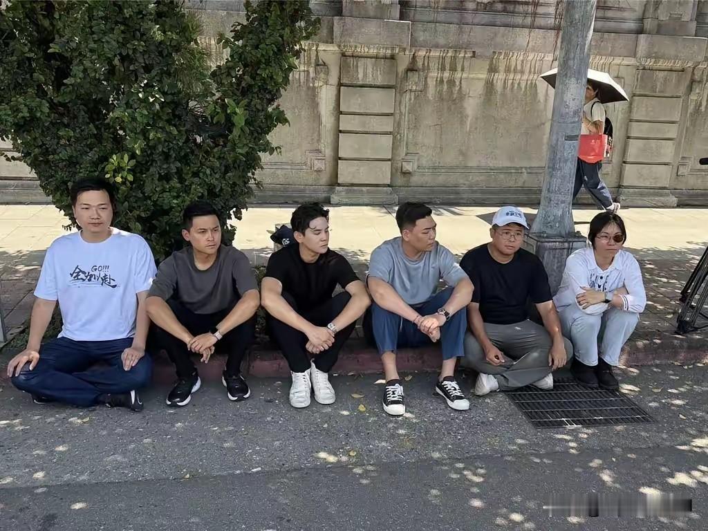 国民党终于硬气了，台北市国民党籍现任议员杨植斗携同本党台北、新北、基隆市议员参选