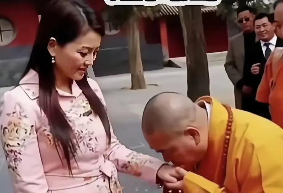 澜，涛，湘，冰，洁，大师这是命中缺水吗？释永信曾经被年轻漂亮主持人李湘采访过，俩