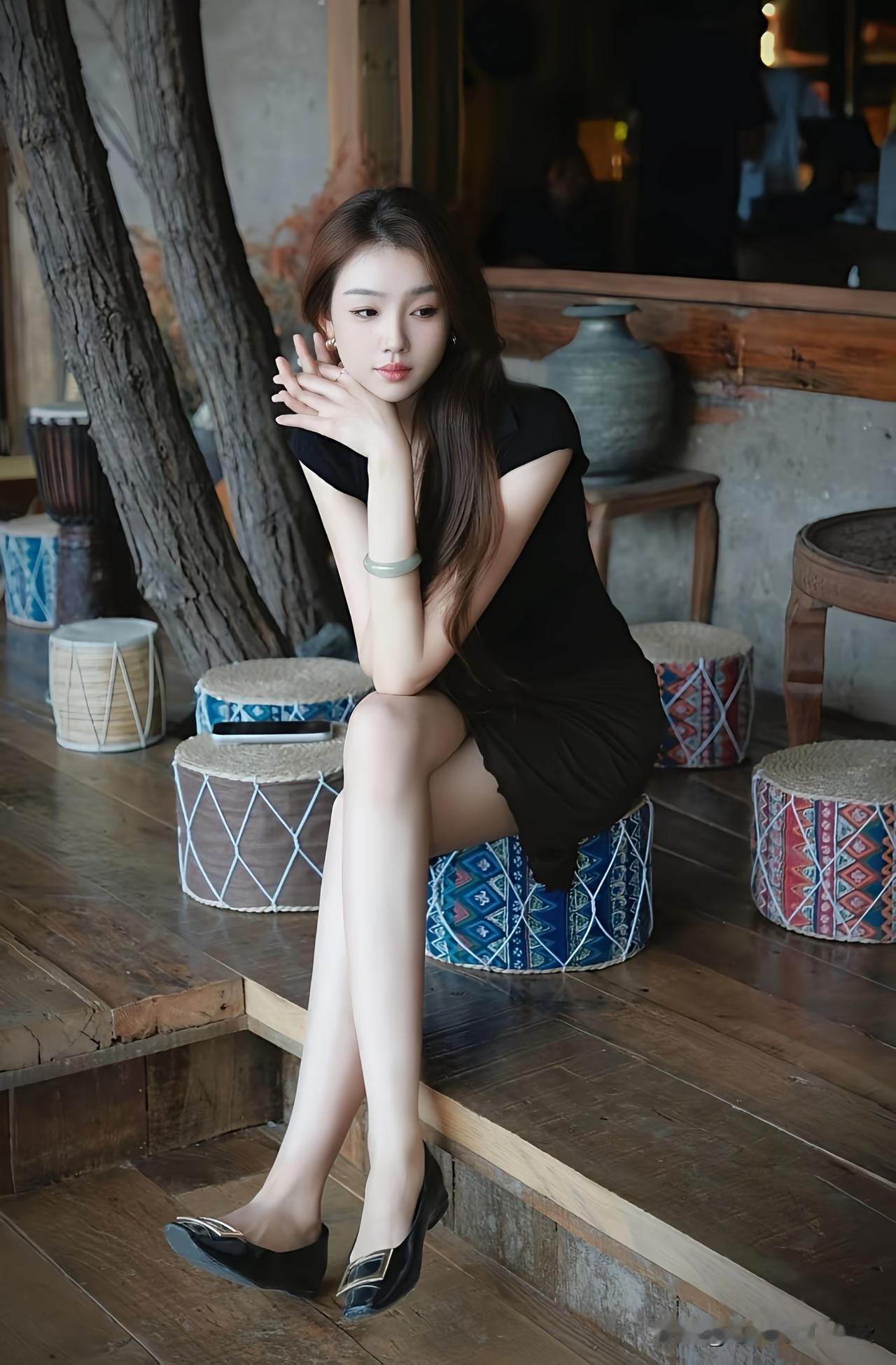 女生为什么喜爱夏季?黑色小裙子，承包了我整个夏天的优雅
