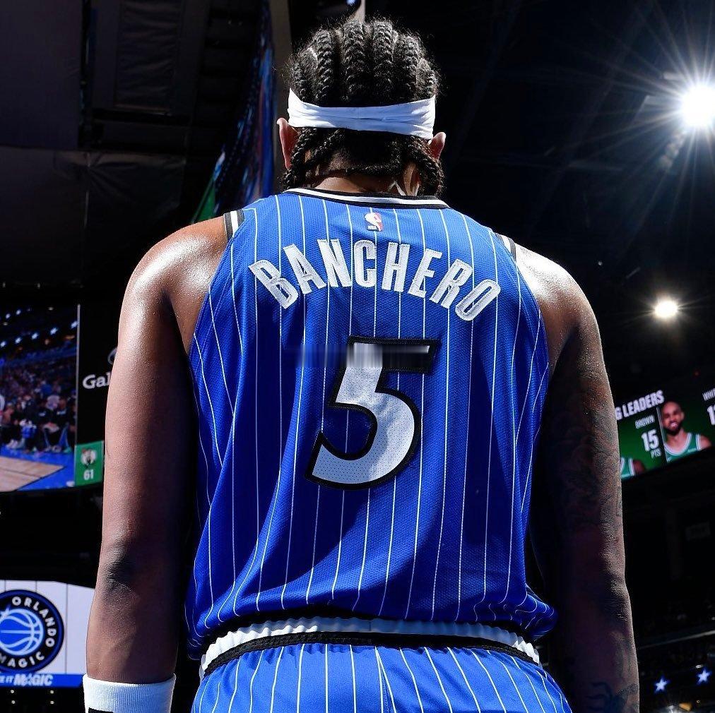 班凯罗应该是对球队最没用的球星了吧，他在对尼克斯的比赛中早早伤退，此后魔术4胜1