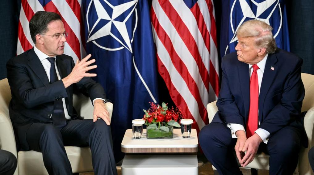 特朗普拯救不了美国的霸权，那么中国应该做什么呢？
要保持战略定力。无论是经济、科