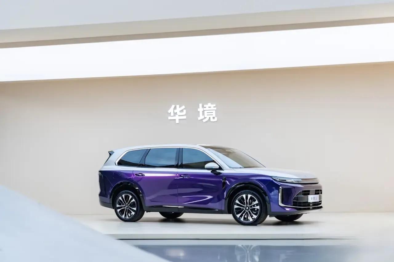 中国汽车
第一：比亚迪，总部在深圳
第二：长安汽车，总部在重庆江北
第三：上汽集