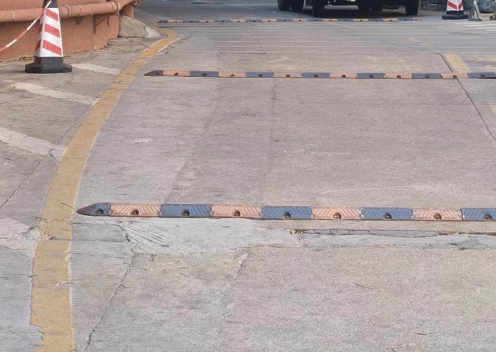 他是写的别的吧！这几天总是写中东地区那些事情，头条不给通过，通过了也不给流量。最