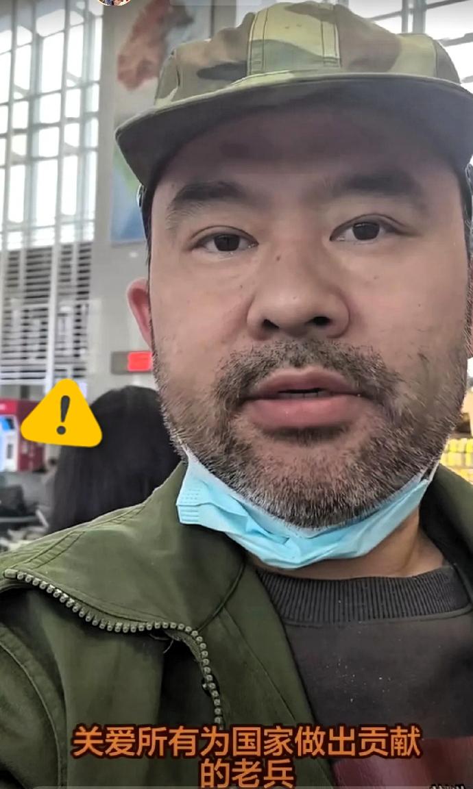 一个抗过枪保家卫国的人被一个保安刁难，这是社会的悲哀！

退伍老兵遭保安刻意刁难