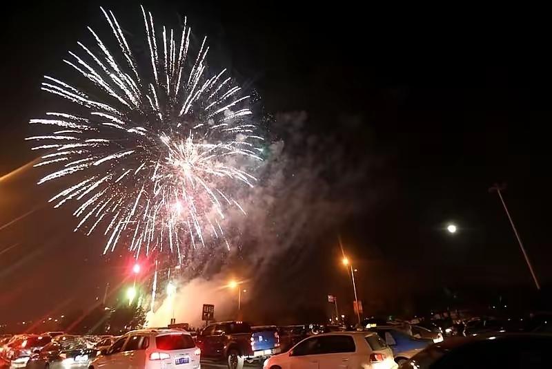 这个放炮真的会对环境造成很大的危害吗？这个烟花爆竹确实是🈶安全隐患，可是对环境