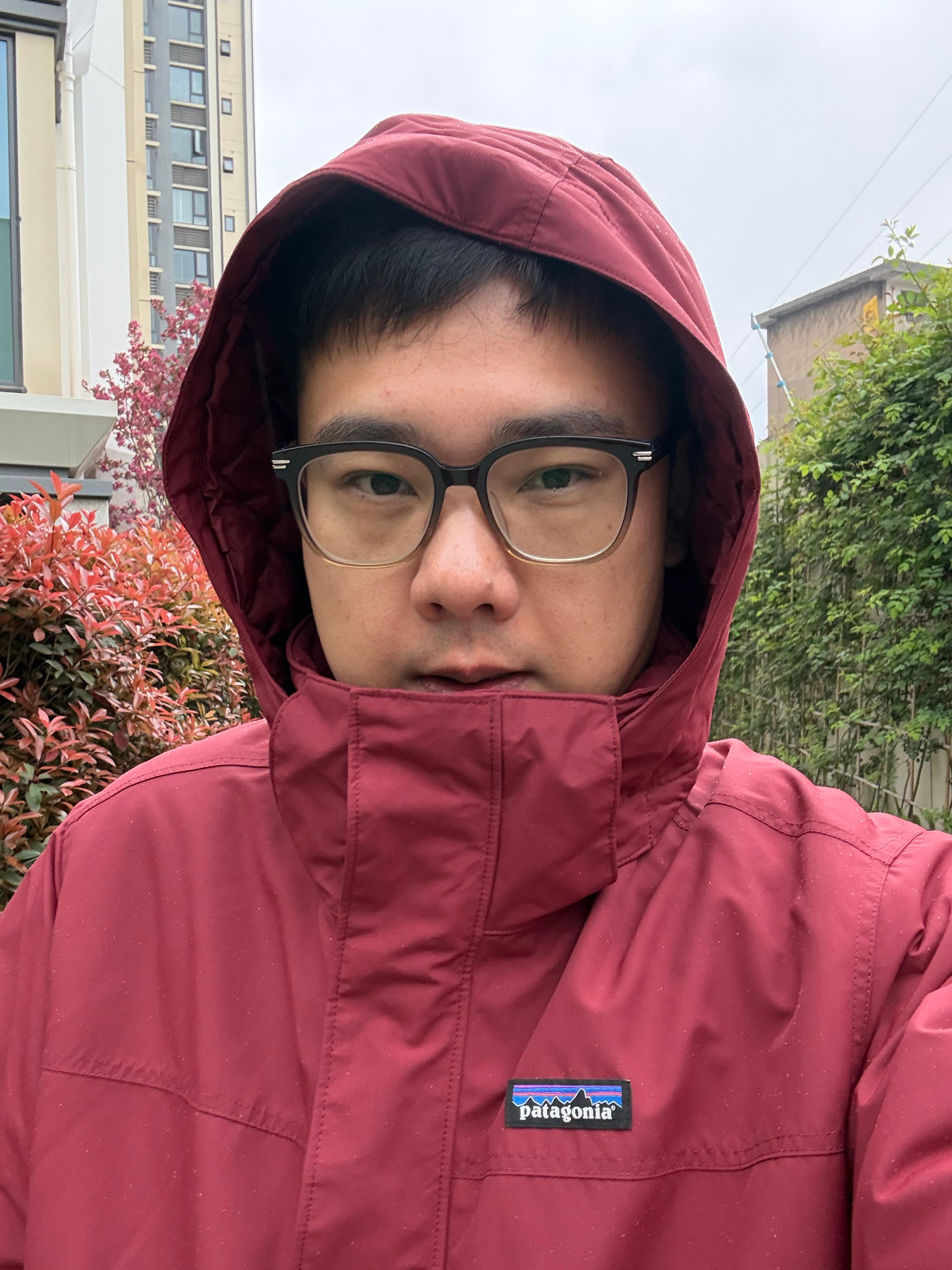 成都这天气烦死了，怎么3月底了，温度还这么低，没太阳不说，还老是阴雨连绵，体感温