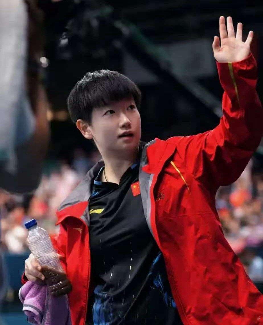 这是属于拼搏者的荣耀！5岁练球，15岁进国家队，从世青赛三冠王到世界第一，她用十