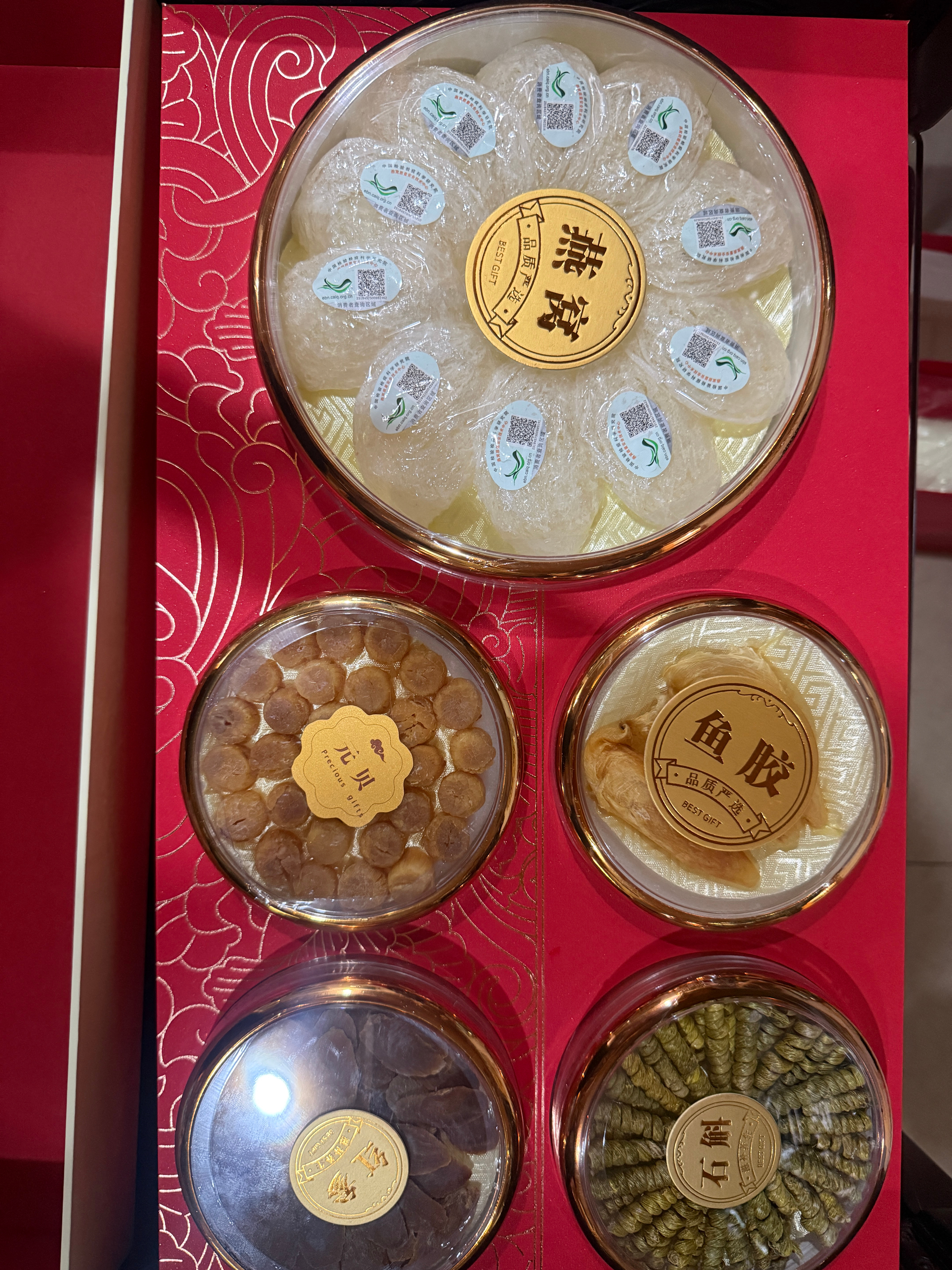 回来上班的第一天就忙成狗 销声匿迹了一整天 不过收到了朋友的礼物 好开心 何德何