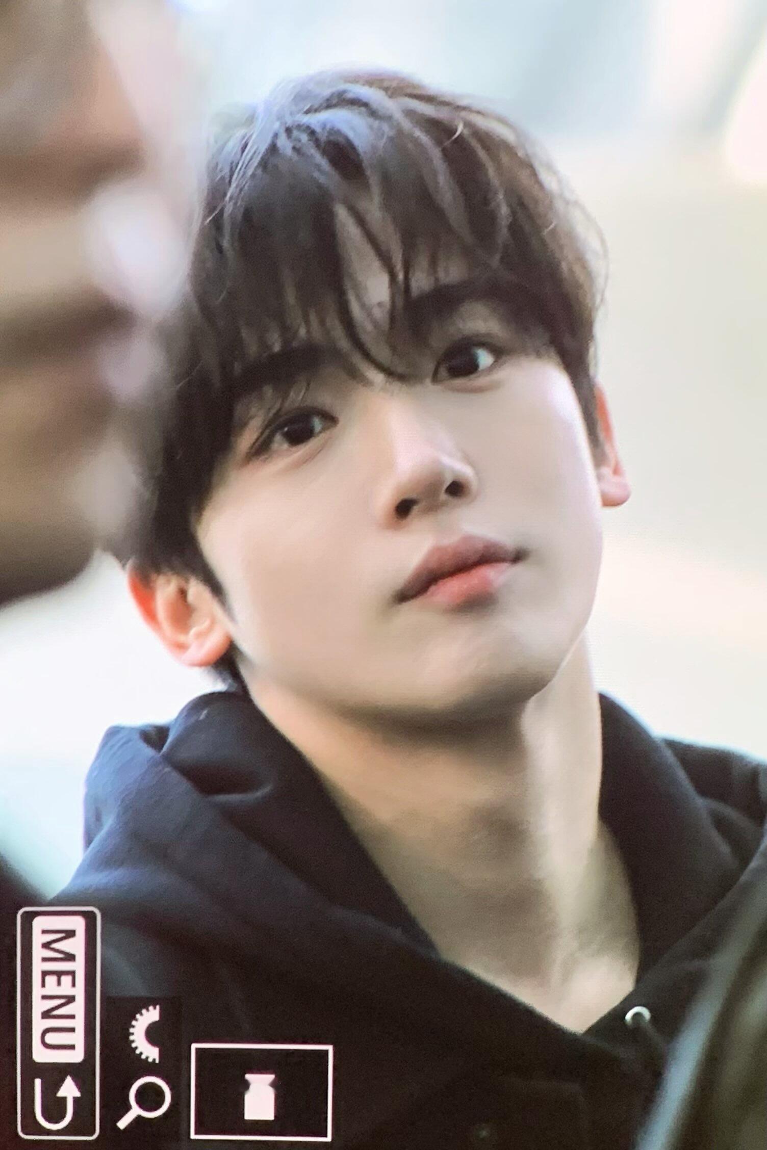 天呐！！不愧是mnet选秀第一名，金曜汉近照还是这么好看