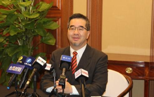 想跟大陆做生意、搞交流、要红利，但不承认中央、不接受一国两制、要两岸平起平坐，萧