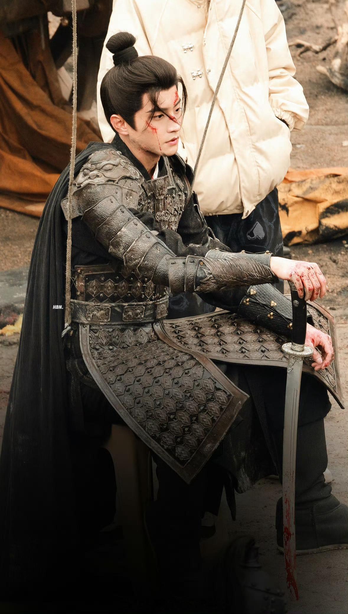 陈鑫海《表妹万福》裴右安盔甲战损路透图！！[打call][打call] ​​​