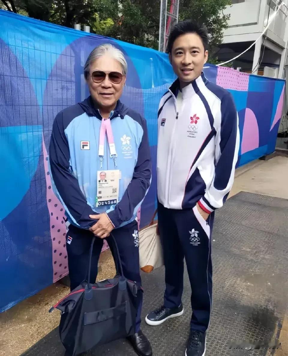 #和安踏一起为中国队加油# 
霍正霆和霍启山也去巴黎了，这下霍启刚和郭晶晶的三个