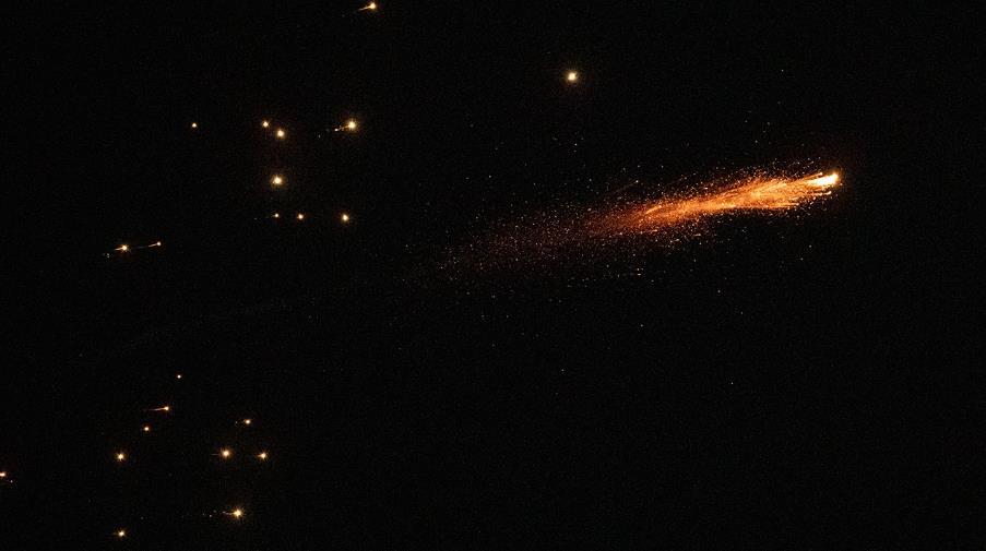 科威特通报数架美国飞机坠毁事件
     科威特国防部证实美军飞行员生还，多架美