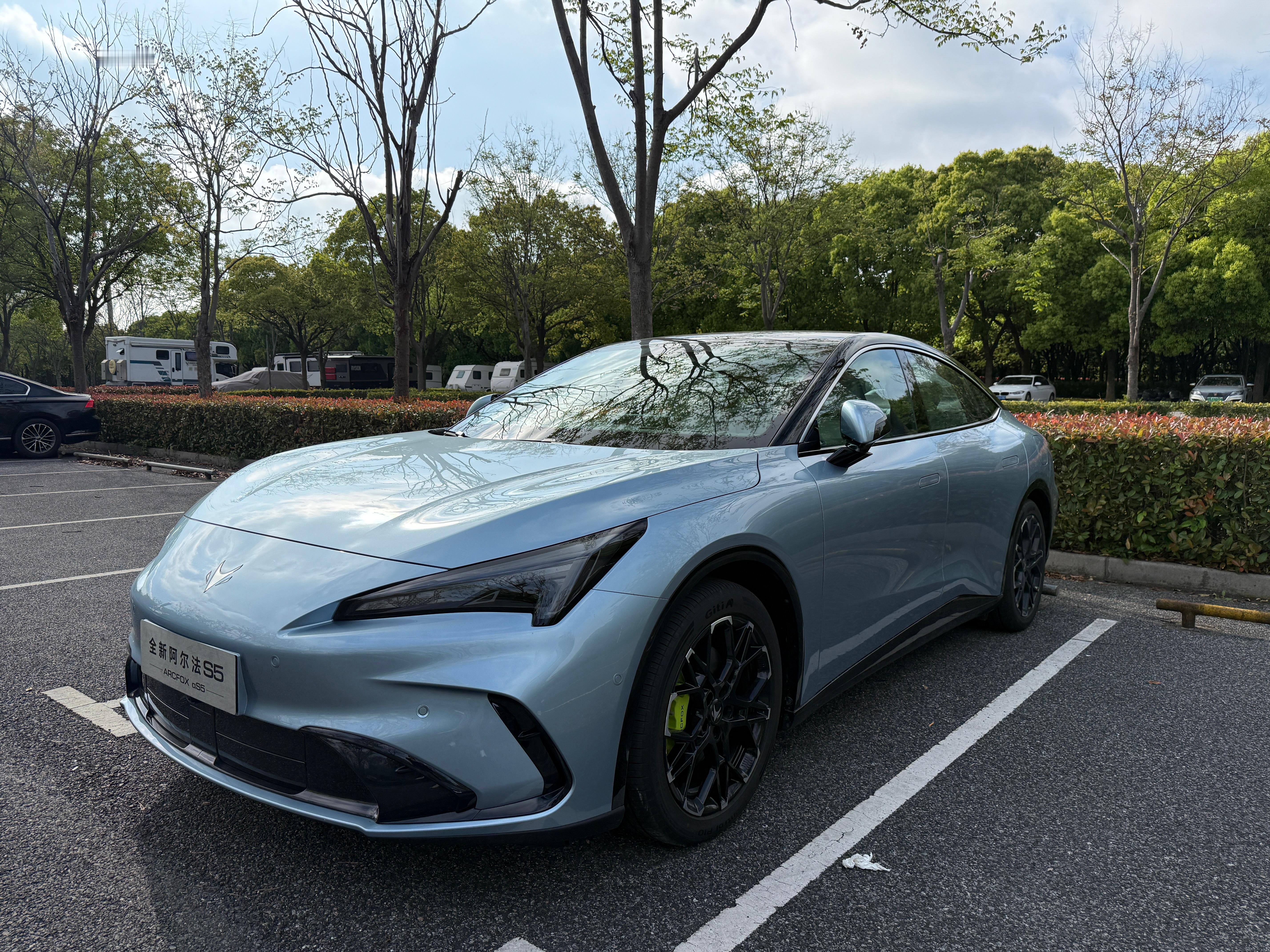 极狐全新阿尔法s5 之前最爱看幻影绿，现在发现瓦纳篮也好漂亮大v聊车康熠车视界的