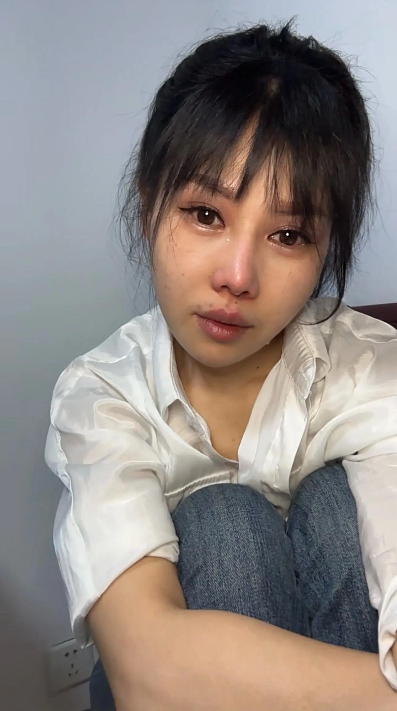 胸口堵得慌，总觉得一口气喘不上来。以前以为坏人最可怕，经历过后才懂，最...