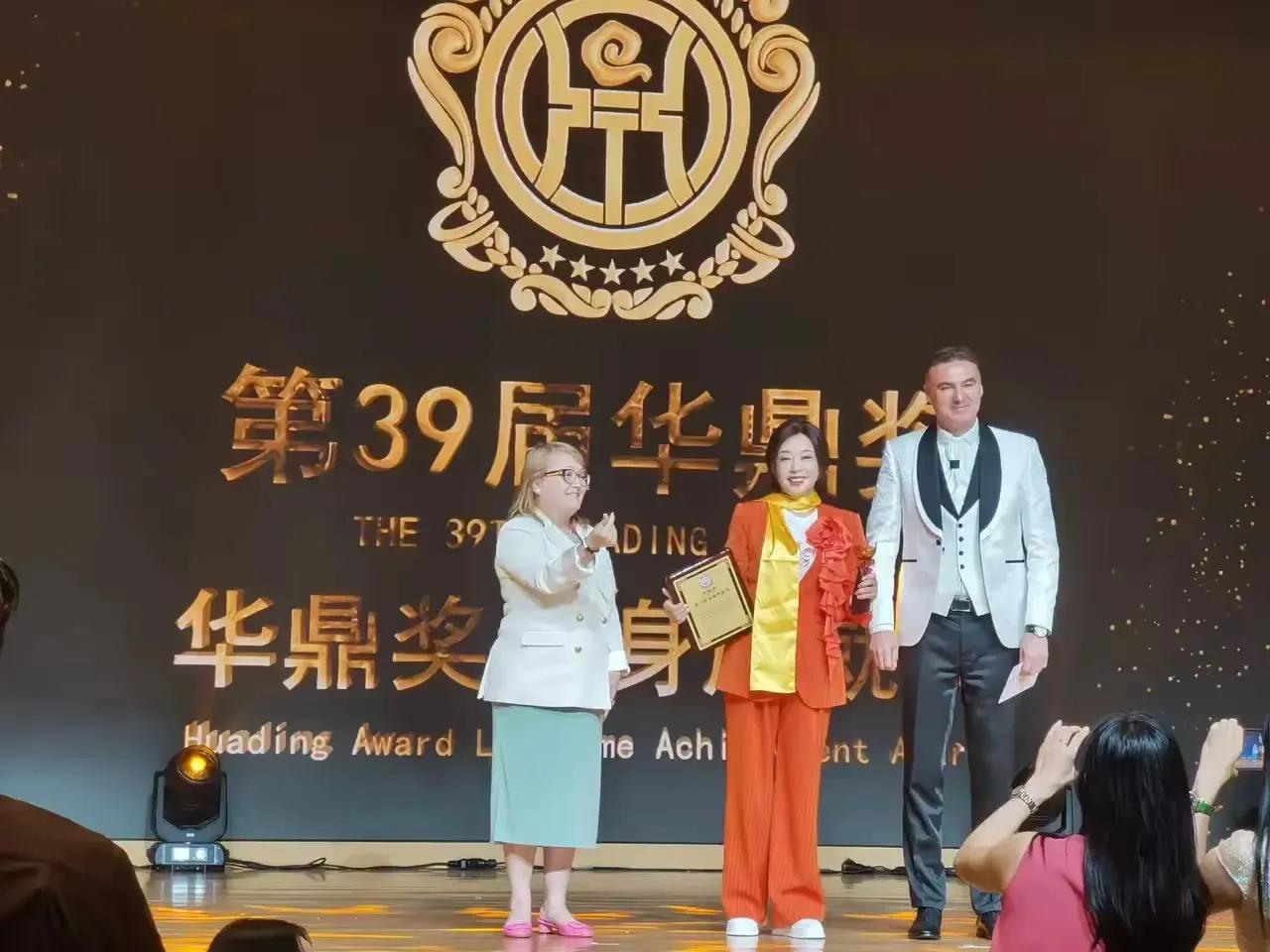 刘晓庆，生于1950年，现年75岁，但当你看到她的时候，你就会觉她的年龄可能30