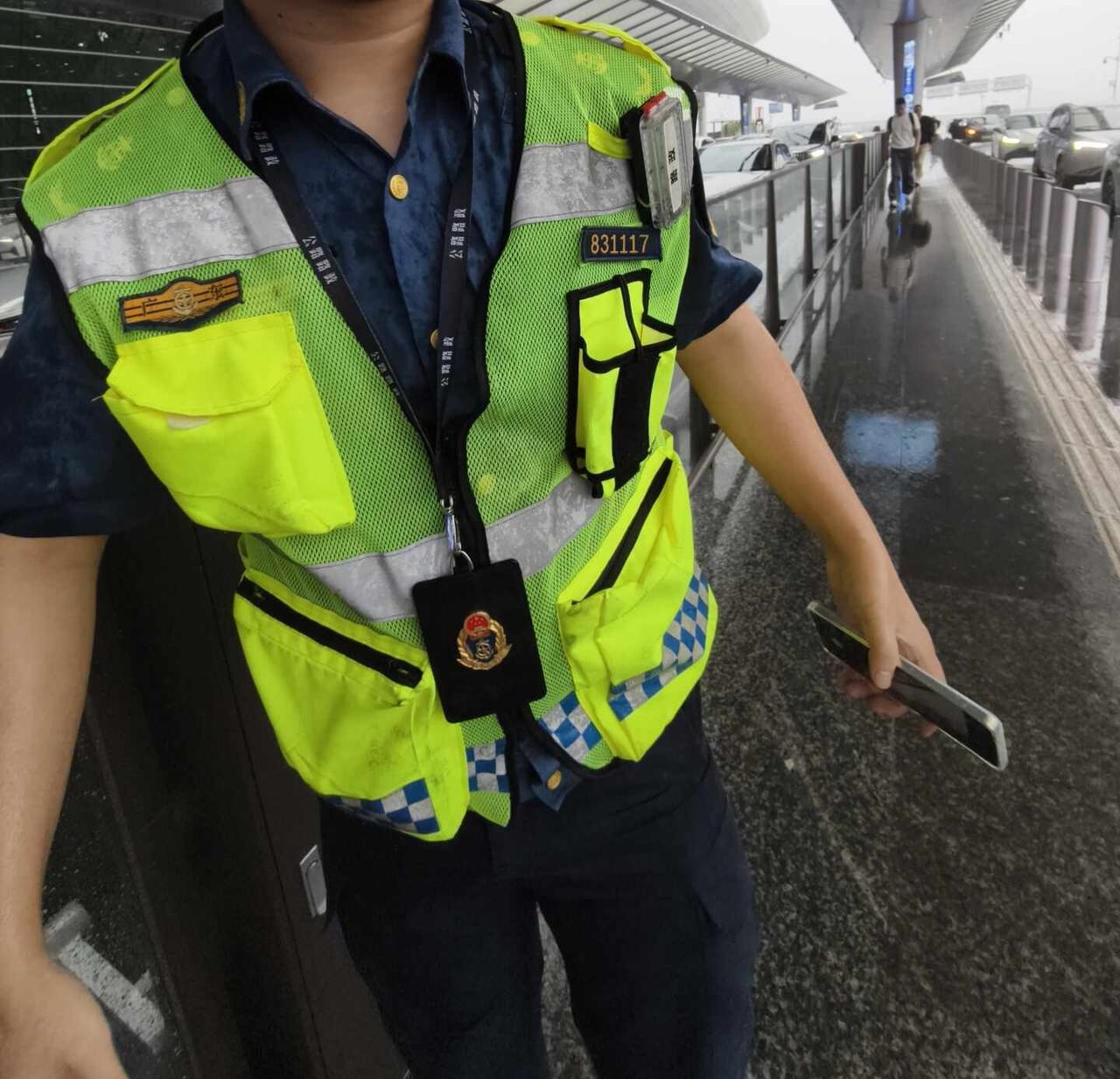 831117同志！感恩！
我本是一个打车赶飞机回家过端午的老女孩，可偏偏命运弄人