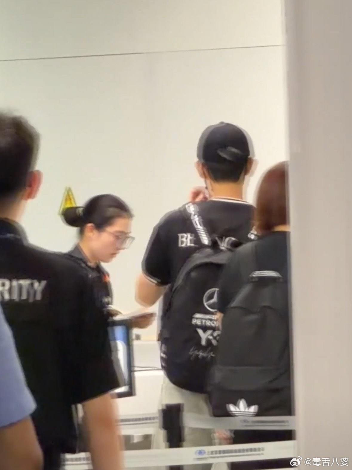 李现为世界杯开球 李现要去世界杯开球了，这事儿真的离谱又合理。离谱的是，一个中国