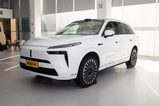 30万预算，买新蓝山Max，还是二手蓝山Ultra？
 
如果把预算卡在30万上