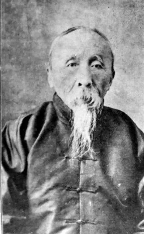 张学良口述回忆父亲张作霖 英雄起于草莽  七
 
 
 
我母亲也很刚烈，我十一