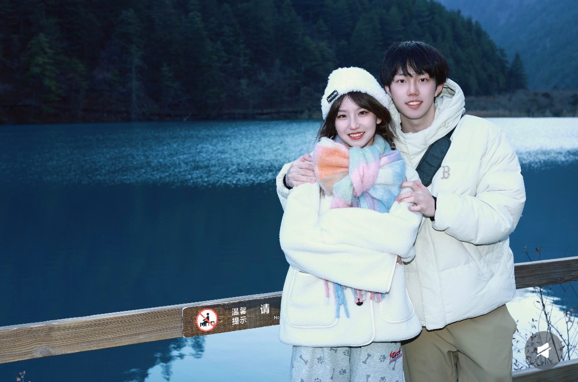 原来《最强大脑》也是一部恋爱节目啊，节目播出完就没有再关注他们的动态了，原来去年