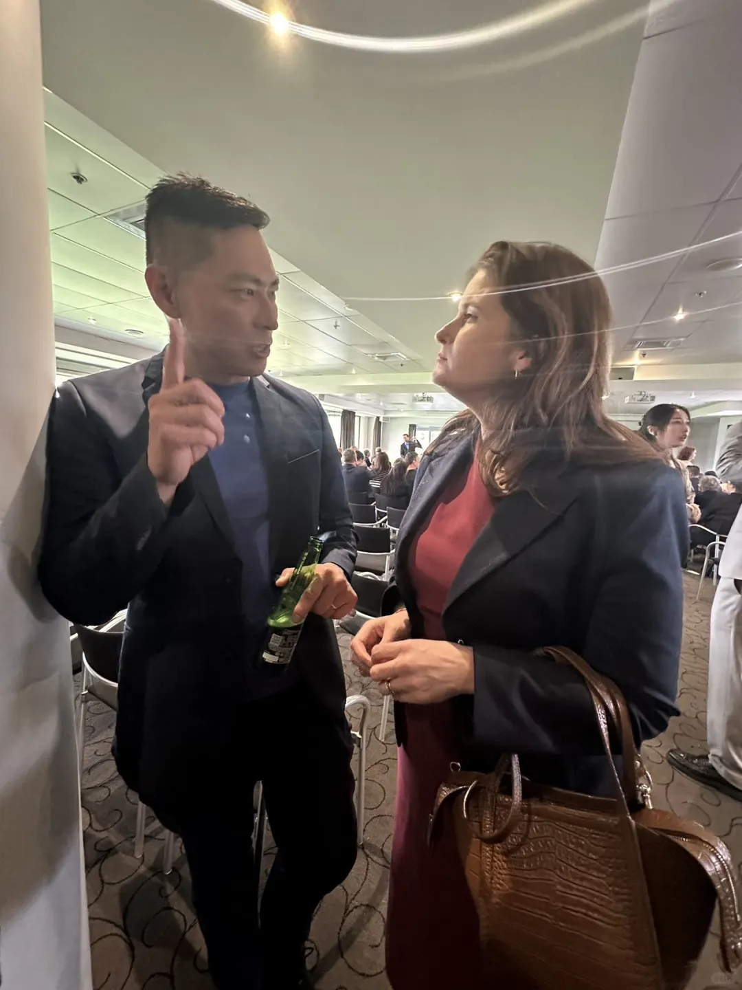 和新西兰财政部长浅谈金融