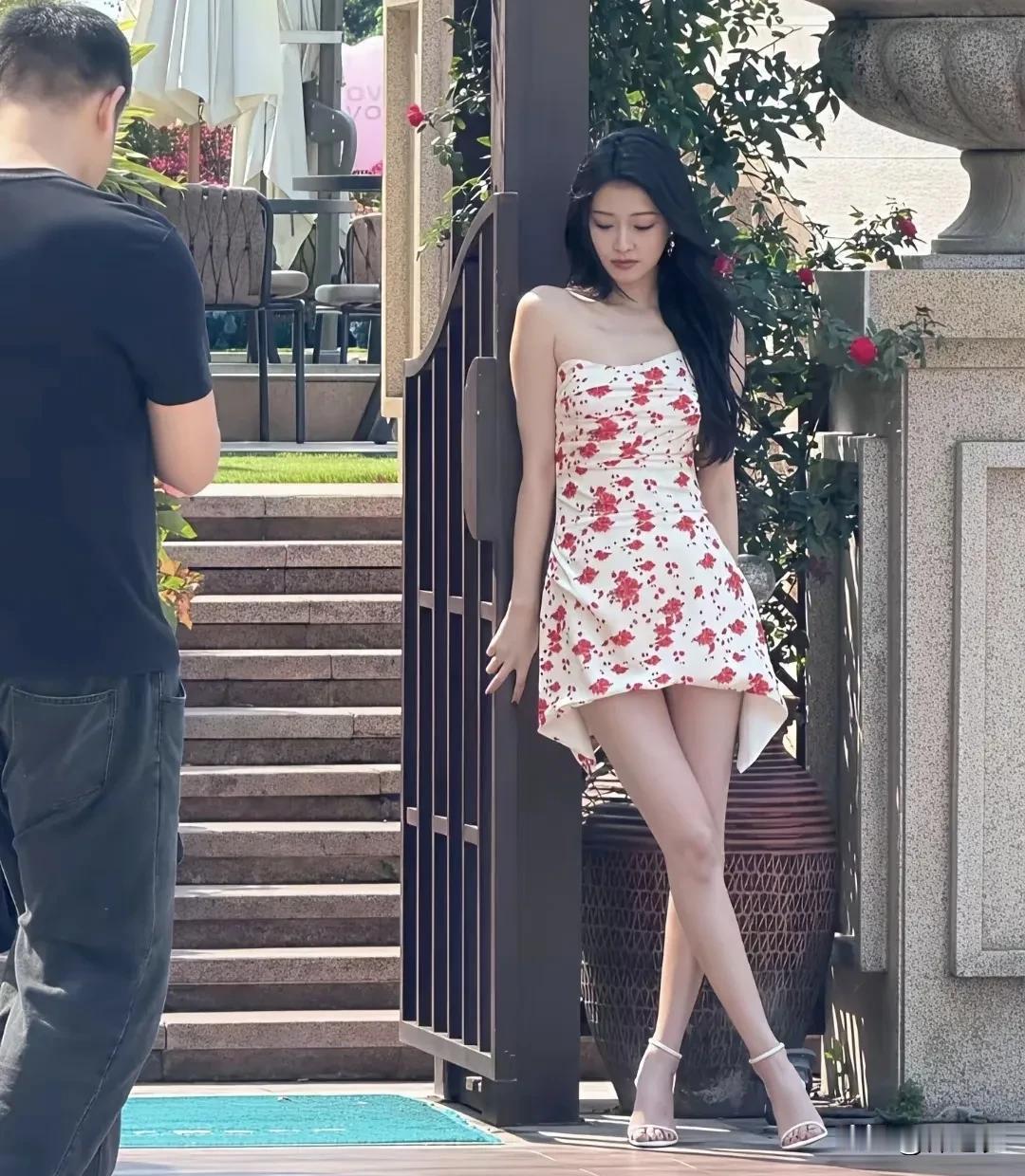 孙怡的个子在北方不知道，但是在我们南方绝对回头率高，因为我之前去过一个夜市，夜市