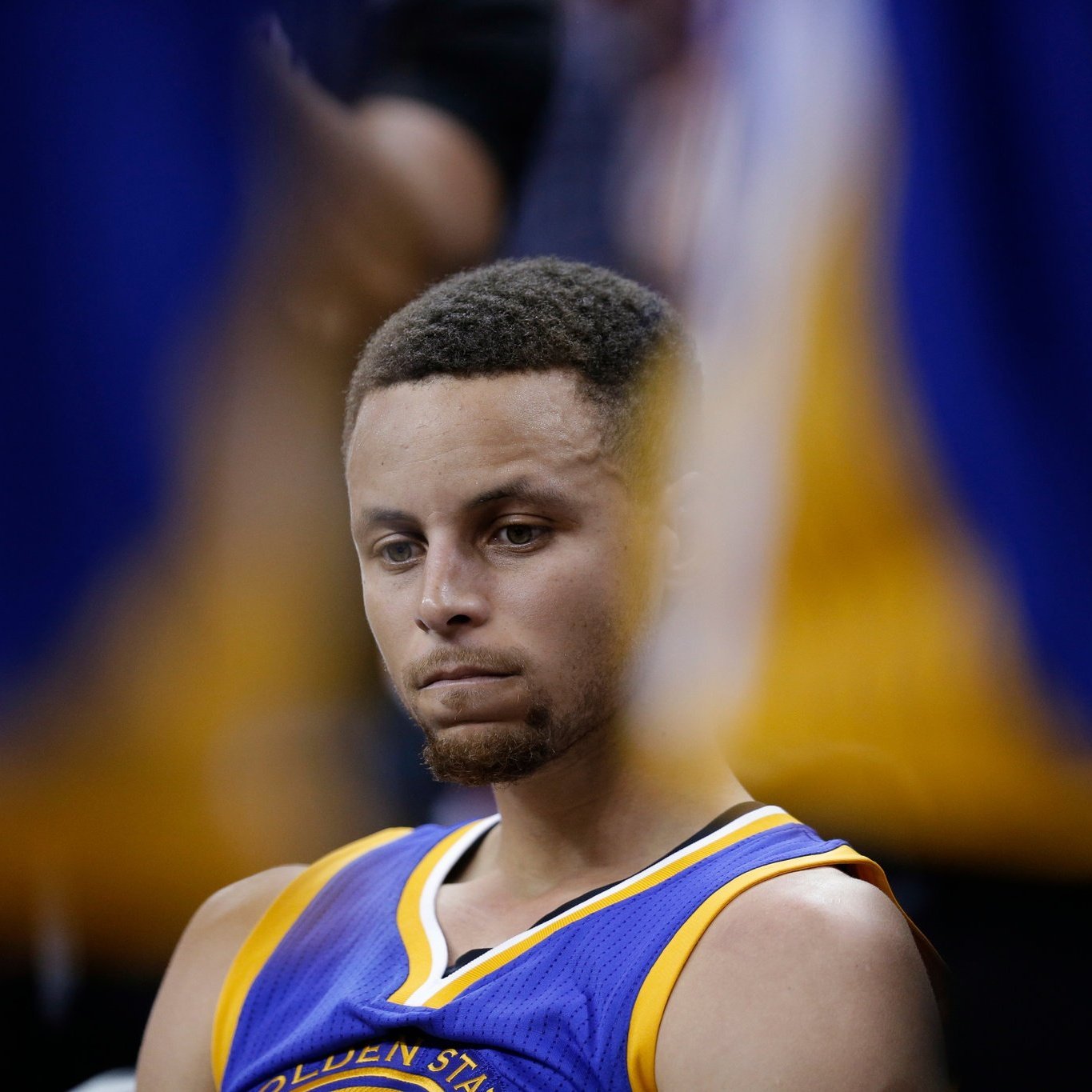 有媒体报道称勇士内部希望库里能在本赛季“未来几周”内复出 