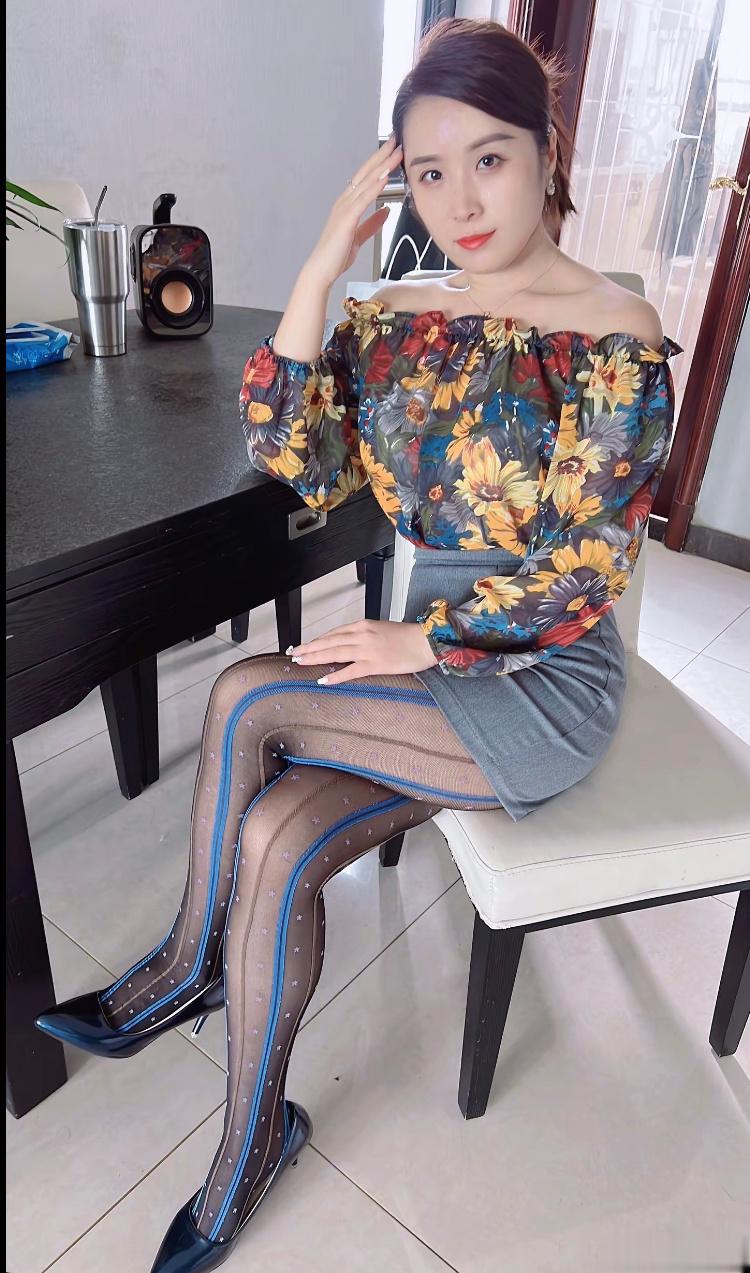 阿姨丝袜很别致呀 ​​​