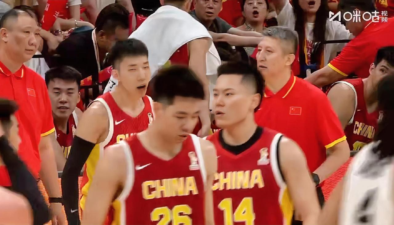 兄弟们！中国男篮世预赛沈阳主场惨败日本！说实话，作为一个球迷！我真的对中国男篮的