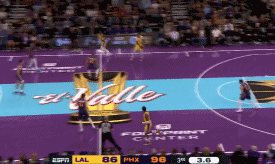 湖人寒冰射手轰进压哨三分
北京时间11月11日，湖人与太阳的比赛进行至第三节最后