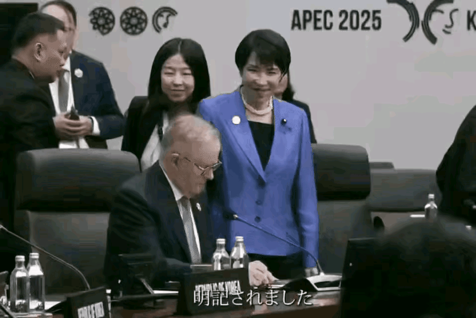 这外交操作简直让人惊掉下巴！
真的不是咱们爱揪着不放去羞辱谁，
实在是有些事儿太