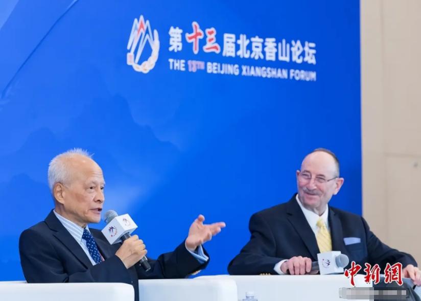 北京香山论坛这一幕震惊了全场！几十个国家的军队高层、参谋总长坐得满满当当，美国五