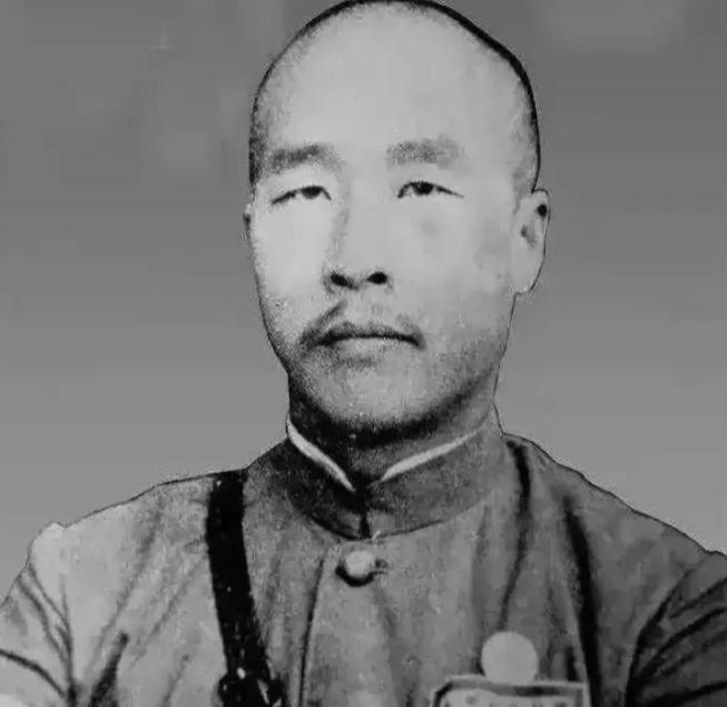 1943年，土匪刘黑七屠杀了20多万百姓，还掳走了500多名妇女，八路军司令罗荣