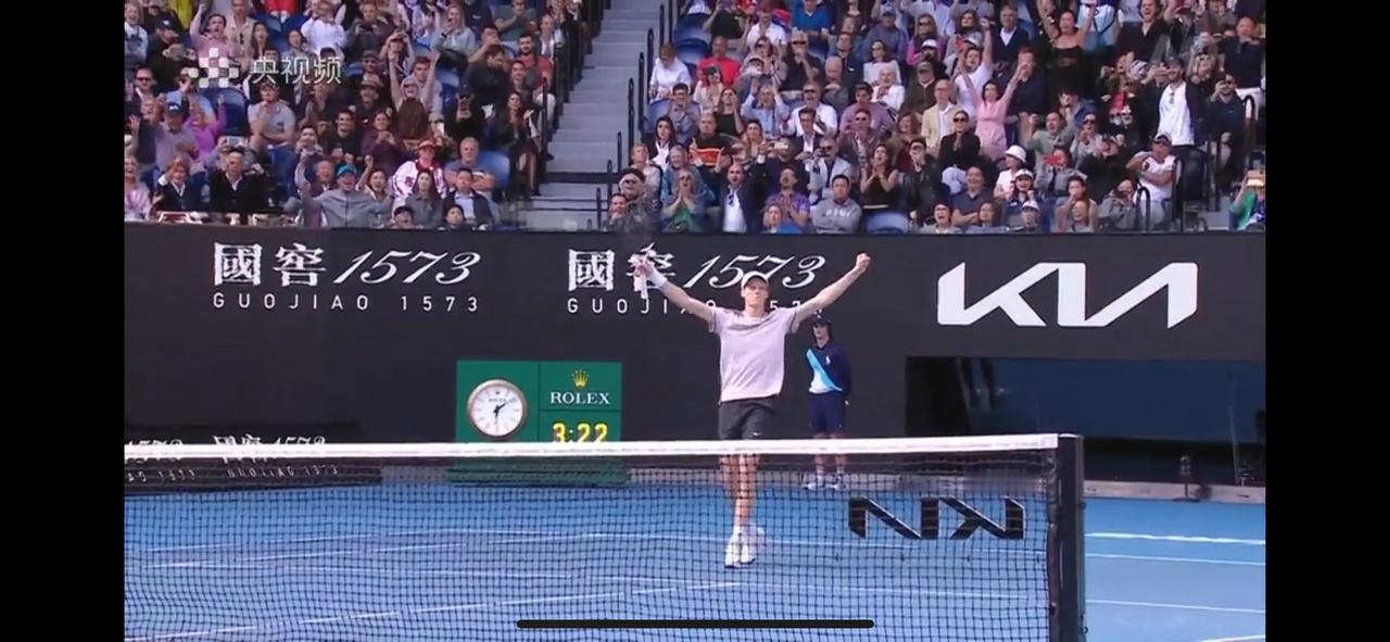 网球有約｜#澳网2024# 男单半决赛，4号种子辛纳以6-1 6-2 6-7(6