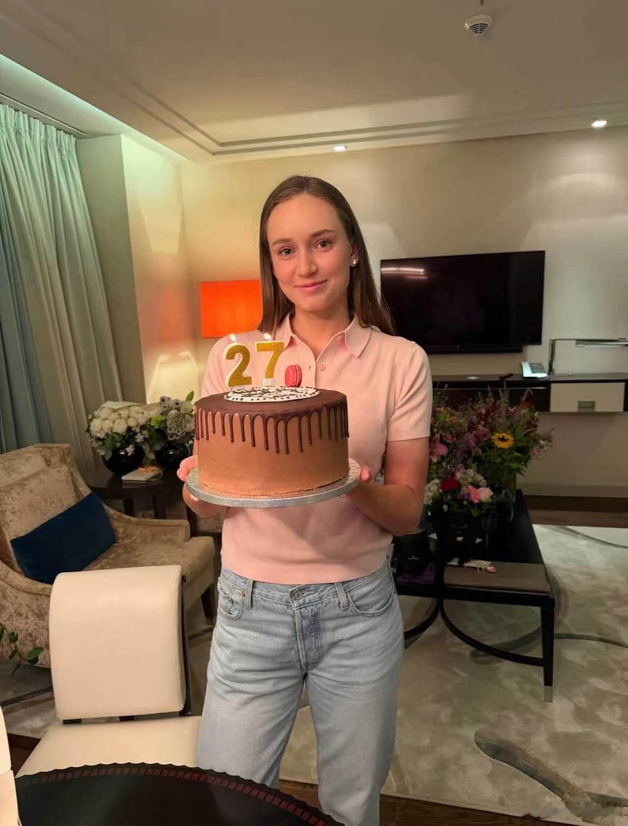 在柏林先赢了刚刚在女王杯夺冠、马上要过生日的维基奇，昨天又赢了刚过完生日的前温网