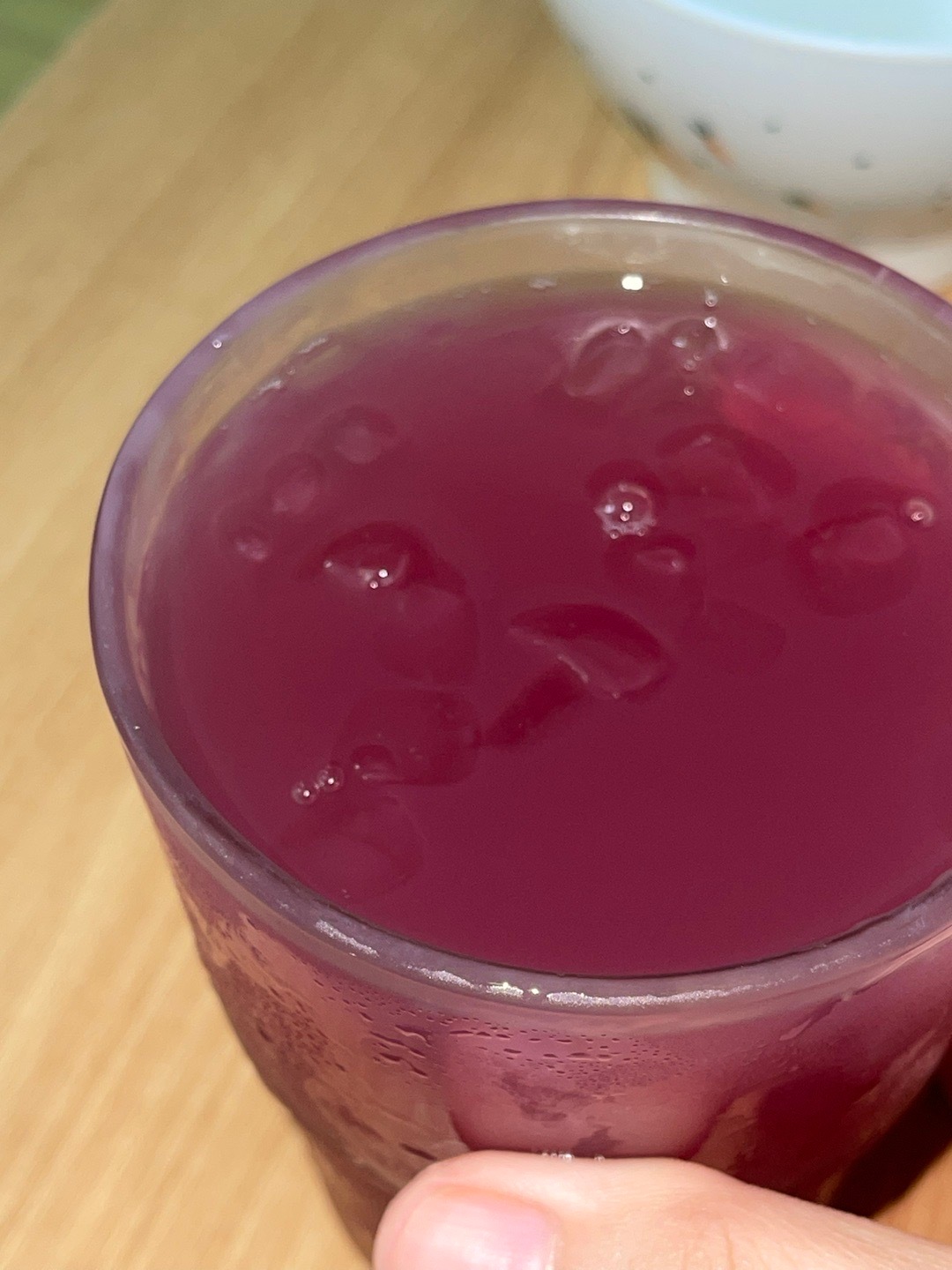 中秋过后石榴如何消灭：锤成汁加冰块～呀米呀米～我加了蜜雪冰城的茉莉绿茶，呀米➕1