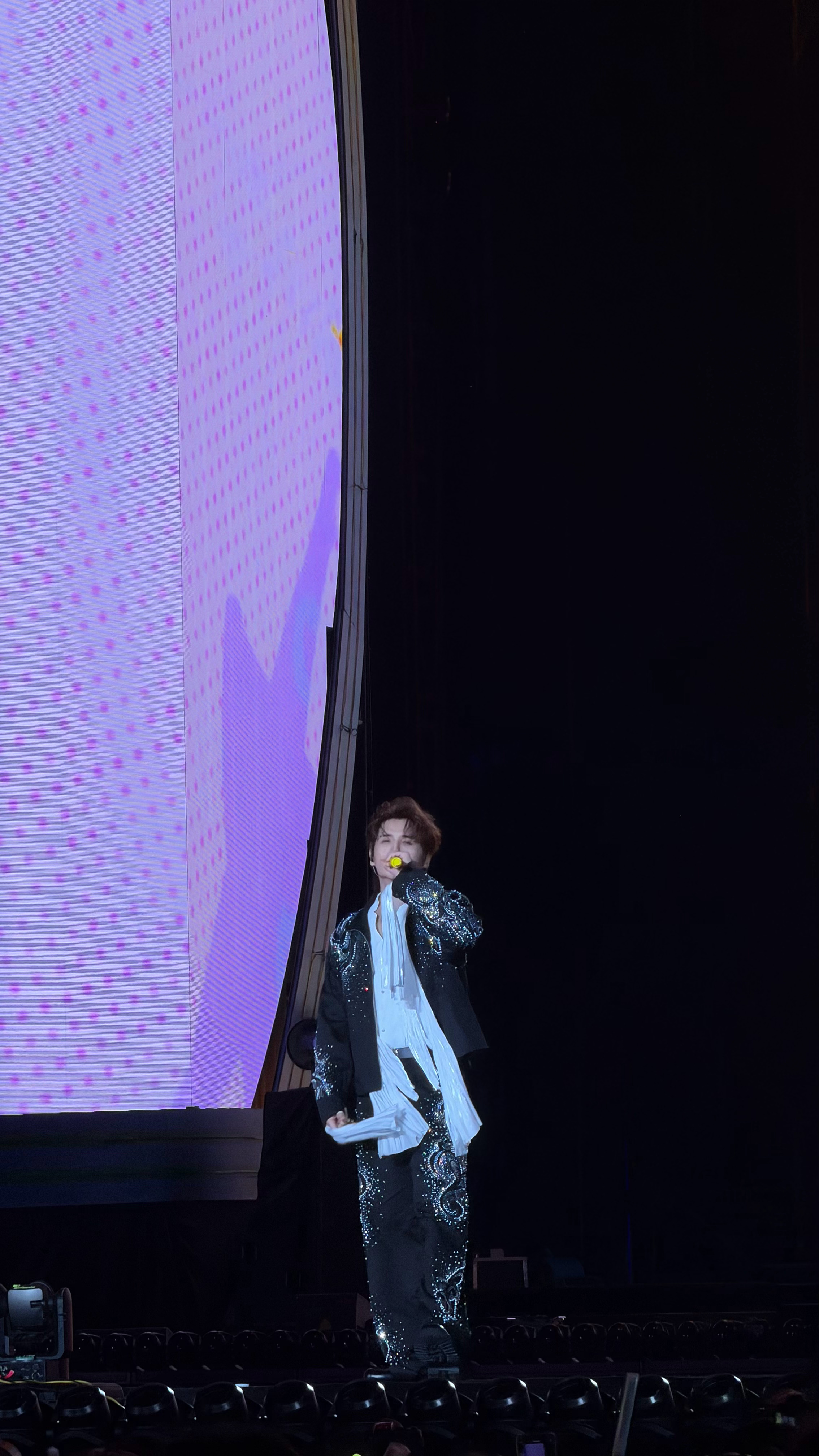 今天看的青春限定派深圳场 真的感觉回到了青春一样伯远和俞灏明一起唱了《让我为你唱