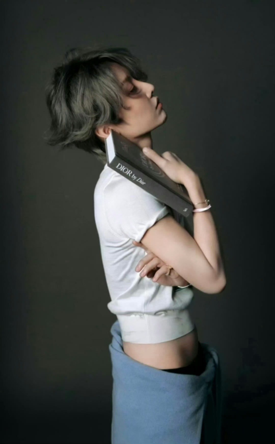 刘雨昕SoFigaro 开年刊封面预热，表现力太好了