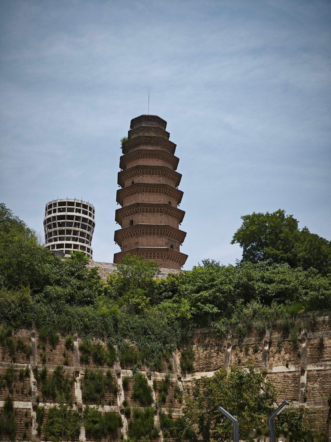 陕西省铜川市，耀州区天宝路街道，神德寺塔。 铜川·耀州